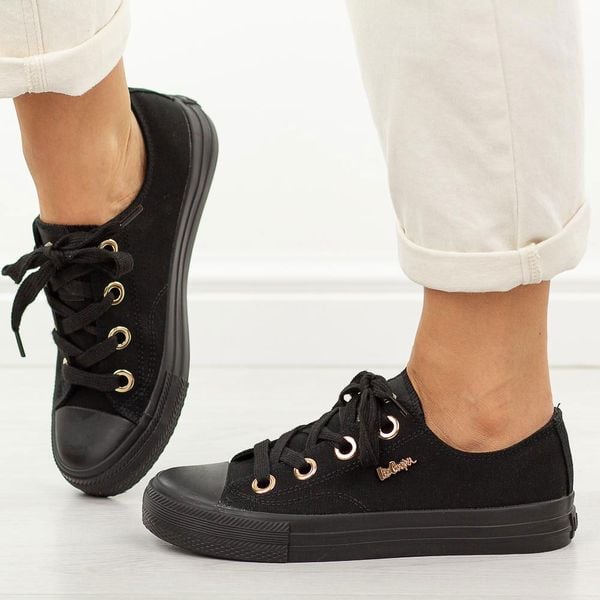 Czarne trampki damskie Lee Cooper 4069. Czarne trampki damskie Lee Cooper, bez wzorów, z gumy, bez zapięcia. Za 159.00 zł.