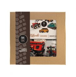 Zetor 7211 — paczka (Zawartość paczki: koszulka, torba, kubek, słodycze; Rozmiar koszulki / bluzy: S (damska); Kolor koszulki / bluzy: jasnoszary mela. Szare koszulki damskie nikiniki, l, bez wzorów, z bawełny, bez kołnierzyka, bez ramiączek. Za 169.00 zł.