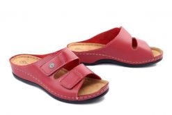 Befado 158D 283 czerwony, klapki damskie. Czerwone klapki damskie Befado, bez wzorów, ze skóry, bez obcasa, na koturnie, bez zapięcia. Za 119.90 zł.