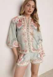 Zielone Letnie Szorty w Stylu Boho z Kwiatowym Motywem i Paskiem Sharoria. Zielone szorty damskie Born2be, bez wzorów. Za 179.99 zł.