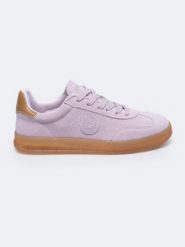 Sneakersy damskie ze skóry naturalnej zamszowej fioletowe RR274850 501. Fioletowe obuwie sportowe damskie Big Star, z gumy, bez zapięcia. W wyprzedaży za 159.99 zł.