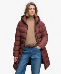 Superdry Kurtka City Mid pikowana slim – Marron Brown. Brązowe kurtki damskie Superdry, bez wzorów, z materiału, bez kaptura. Za 572.00 zł.
