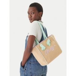 Torebka Guess. Brązowe torebki klasyczne damskie Guess, bez dodatków. Za 305.99 zł.