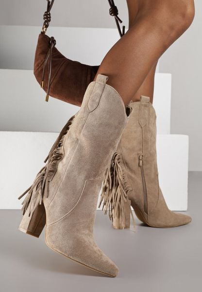Ciemnobeżowe Botki Kowbojki na Słupku Ozdobione Frędzlami Reikka. Brązowe botki damskie Renee, z jeansu, bez obcasa, na obcasie, bez zapięcia. Za 169.99 zł.