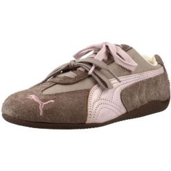 Buty PUMA YELLOW SPEEDCAT BRUSHED LUXE WNS Szary. Szare obuwie trekkingowe damskie Puma, z tkaniny, bez zapięcia. Za 432.99 zł.