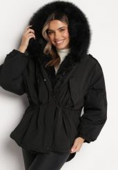 Czarna Kurtka Parka Oversize z Futerkiem Mitto. Czarne kurtki damskie Born2be, na zimę, l, bez kaptura. Za 379.99 zł.