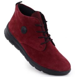 Skórzane botki damskie zamszowe bordowe Rieker Z0022-35. Czerwone botki damskie Rieker, ze skóry, bez obcasa, bez zapięcia. Za 389.00 zł.