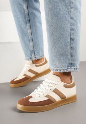Beżowo-Białe Sneakersy Typu Kultowe Tenisówki z Ozdobnymi Przeszyciami Selfia. Brązowe obuwie sportowe damskie Born2be, z jeansu, bez zapięcia, tenisowe. Za 84.99 zł.
