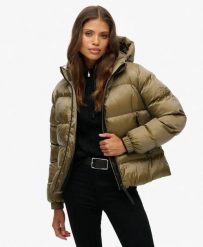 Superdry Pikowana kurtka Hooded Luxe Sports – Wodoodporna. Zielone kurtki damskie Superdry, bez wzorów, z materiału, bez kaptura. Za 602.00 zł.