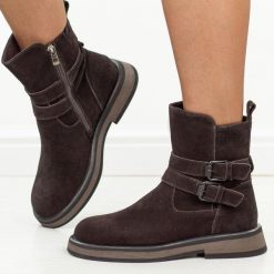 Brązowe skórzane botki damskie Filippo Dbt7951/26. Brązowe botki damskie Filippo, na jesień, z dzianiny, biznesowe, z okrągłym noskiem, bez obcasa, na płaskiej podeszwie, bez zapięcia. Za 329.00 zł.