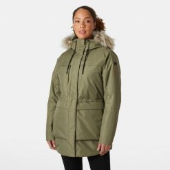 Parka dla kobiet Helly Hansen Coastal. Zielone parki damskie Helly Hansen, na zimę, bez kaptura. W wyprzedaży za 1,053.50 zł.