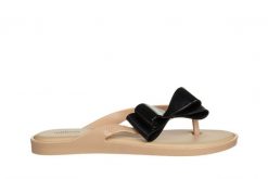 Japonki Melissa Flip Flop Cute Ad Beige Black 010457, Beżowy, Guma - 41-42. Brązowe klapki damskie Melissa, bez wzorów, z gumy, bez obcasa, na płaskiej podeszwie, bez zapięcia. W wyprzedaży za 224.10 zł.
