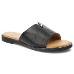 Czarne Klapki Filippo Eleganckie Buty Damskie. Czarne klapki damskie Filippo, z aplikacjami, ze skóry ekologicznej, bez obcasa, bez zapięcia. Za 129.00 zł.