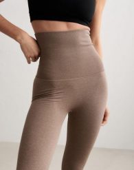 Damskie legginsy invisible scrunch Shape Seamless Core Control brązowy melanż. Brązowe legginsy damskie Aim'n, l, bez wzorów, z dzianiny. Za 254.25 zł.