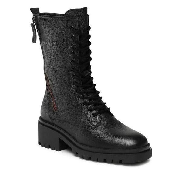 Kozaki Lasocki. Czarne kozaki damskie Lasocki, bez obcasa, na płaskiej podeszwie, bez zapięcia. Za 329.99 zł.