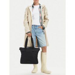 Torebka Hunter. Czarne shopper bag Hunter, bez dodatków. Za 229.99 zł.