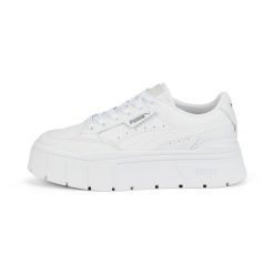 Buty do chodzenia damskie Puma MAYZE STACK LTHR. Białe obuwie sportowe casual damskie Puma, trekkingowe. W wyprzedaży za 259.00 zł.