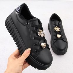 Półbuty sportowe damskie na platformie czarne NEWS 4756. Czarne półbuty damskie NEWS, bez wzorów, ze skóry ekologicznej, bez obcasa, na platformie, bez zapięcia. Za 159.99 zł.