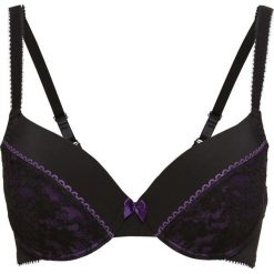 Biustonosz usztywniany bonprix czarno-lila. Czarne biustonosze bonprix, w koronkowe wzory, z koronki. Za 54.99 zł.