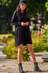 Czarna Krótka Welurowa Sukienka z Łódeczkowym Dekoltem. Czarne sukienki damskie Awama, bez wzorów, z materiału, wizytowe, bez ramiączek. Za 249.90 zł.