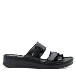 Klapki Go Soft. Czarne klapki damskie GO SOFT, bez wzorów, bez obcasa, bez zapięcia. Za 129.99 zł.