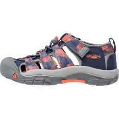 Keen NEWPORT H2 Sandały trekkingowe dress blues/koi. Czerwone sandały chłopięce Keen, z gumy. W wyprzedaży za 148.85 zł.