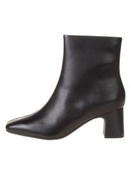 Clarks Skórzane botki "Fernie" w kolorze czarnym rozmiar: 39. Czarne botki damskie Clarks, ze skóry, eleganckie, bez obcasa, bez zapięcia. Za 304.95 zł.