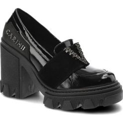 Czarne Półbuty Carinii Modne Skórzane Buty Damskie. Czarne półbuty damskie Carinii, bez wzorów, ze skóry, bez obcasa, na obcasie, bez zapięcia. Za 379.00 zł.