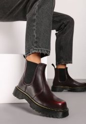 Bordowe Klasyczne Botki na Płaskiej Podeszwie w Stylu Sztybletów Irithen. Czerwone botki damskie Born2be, z jeansu, eleganckie, bez obcasa, na płaskiej podeszwie, bez zapięcia. Za 89.99 zł.