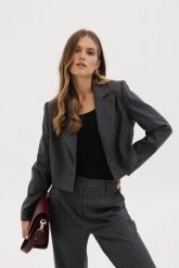 WEŁNIANA MARYNARKA MATTI SZARA L - Flawless. Szare marynarki i żakiety damskie Flawless, l, bez wzorów, z elastanu, biznesowe. Za 645.60 zł.