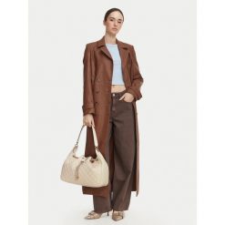 Torebka Guess. Brązowe torebki klasyczne damskie Guess, bez dodatków. Za 674.99 zł.