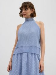 BGN Bluzka w kolorze błękitnym rozmiar: 34. Niebieskie bluzki damskie BGN, bez wzorów, bez kołnierzyka, bez ramiączek. Za 73.93 zł.