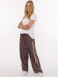 Zwillingsherz Spodnie w kolorze jasnobrązowo-brązowym rozmiar: onesize. Brązowe spodnie materiałowe damskie Zwillingsherz, bez wzorów, z bawełny. Za 135.95 zł.