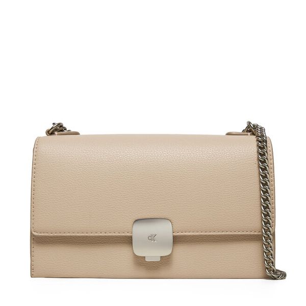 Torebka Calvin Klein Jeans. Czerwone torebki wieczorowe damskie Calvin Klein Jeans, bez wzorów, z jeansu, bez dodatków. Za 269.99 zł.