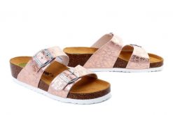 DR. BRINKMANN 700570-42 rosa, klapki damskie. Czerwone klapki damskie Dr. Brinkmann, bez wzorów, bez obcasa, na koturnie, bez zapięcia. Za 153.93 zł.