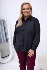Klasyczna czarna elegancka koszula Violet PLUS SIZE XXL. Czarne koszule damskie Nasi partnerzy, plus size, bez wzorów, z bawełny, biznesowe, bez kołnierzyka, plus size, bez ramiączek. Za 199.90 zł.