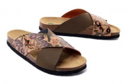 DR. BRINKMANN 700160-07 khaki, klapki damskie. Brązowe klapki damskie Dr. Brinkmann, bez wzorów, bez obcasa, bez zapięcia. Za 152.92 zł.