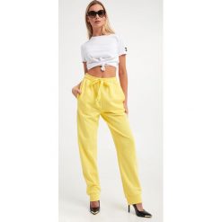 Spodnie dresowe TWINSET. Spodnie dresowe damskie Twinset Milano, xxs, bez wzorów, z dresówki. W wyprzedaży za 275.07 zł.
