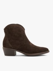 Ciemnobrązowe botki welurowe. Brązowe botki damskie Brawo sp. z o.o., na jesień, ze skóry, eleganckie, za kostkę, bez obcasa, na obcasie, bez zapięcia. Za 499.99 zł.