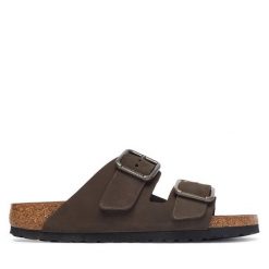 Klapki Birkenstock. Brązowe klapki damskie Birkenstock, bez wzorów, bez obcasa, bez zapięcia. Za 674.99 zł.