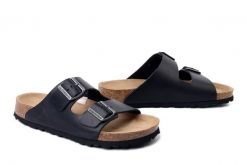 DR. BRINKMANN 600176-01 schwarz, klapki damskie. Czarne klapki damskie Dr. Brinkmann, bez wzorów, ze skóry, bez obcasa, bez zapięcia. Za 229.42 zł.