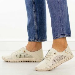 Beżowe ażurowe skórzane półbuty damskie Lee Cooper 4252. Brązowe półbuty damskie Lee Cooper, na jesień, w ażurowe wzory, z jeansu, z okrągłym noskiem, bez obcasa, na płaskiej podeszwie, bez zapięcia. Za 219.00 zł.