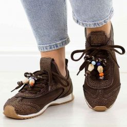 Czekoladowe półbuty damskie Scaviola 208/1. Brązowe półbuty damskie Sca'viola, na jesień, z aplikacjami, z jeansu, z okrągłym noskiem, bez obcasa, na płaskiej podeszwie, bez zapięcia. Za 419.00 zł.