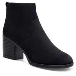 Botki Clara Barson. Czarne botki damskie Clara Barson, bez obcasa, na słupku, bez zapięcia. Za 129.99 zł.