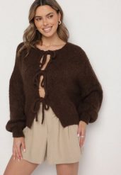 Brązowy Kardigan Oversize z Wełną Zdobiony Kokardkami Eleathalie. Brązowe kardigany damskie Born2be, z aplikacjami, z wełny. Za 129.99 zł.