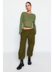 Trendyol Bluzka w kolorze zielonym rozmiar: M. Zielone bluzki damskie Trendyol, m, bez wzorów, bez kołnierzyka, bez ramiączek. Za 52.99 zł.