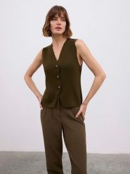 BGN Kamizelka w kolorze brązowym rozmiar: 34. Brązowe kamizelki damskie BGN, bez wzorów, prążkowane, bez kaptura. Za 82.64 zł.