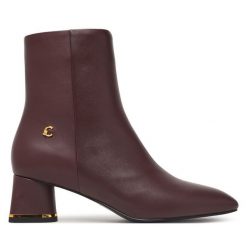 Botki Coccinelle. Czerwone botki damskie Coccinelle, bez obcasa, na słupku, bez zapięcia. Za 1,249.00 zł.