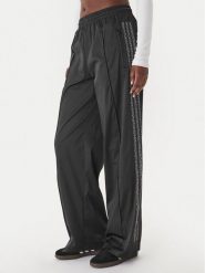 Adidas Spodnie dresowe Pearl Firebird KC7863 Czarny Loose Fit. Czarne spodnie dresowe damskie Adidas, xs, bez wzorów, z dresówki. Za 348.99 zł.