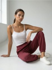Spodnie jogger z domieszką wiskozy soft touch - pomarańczowy. Brązowe spodnie sportowe damskie Sinsay, l, bez wzorów, z wiskozy. Za 39.99 zł.